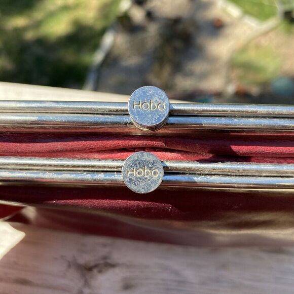 HOBO Lauren Clutch Wallet Purse Glazed Leather Red Burgundy Distress Kiss Lock - Picture 2 of 10